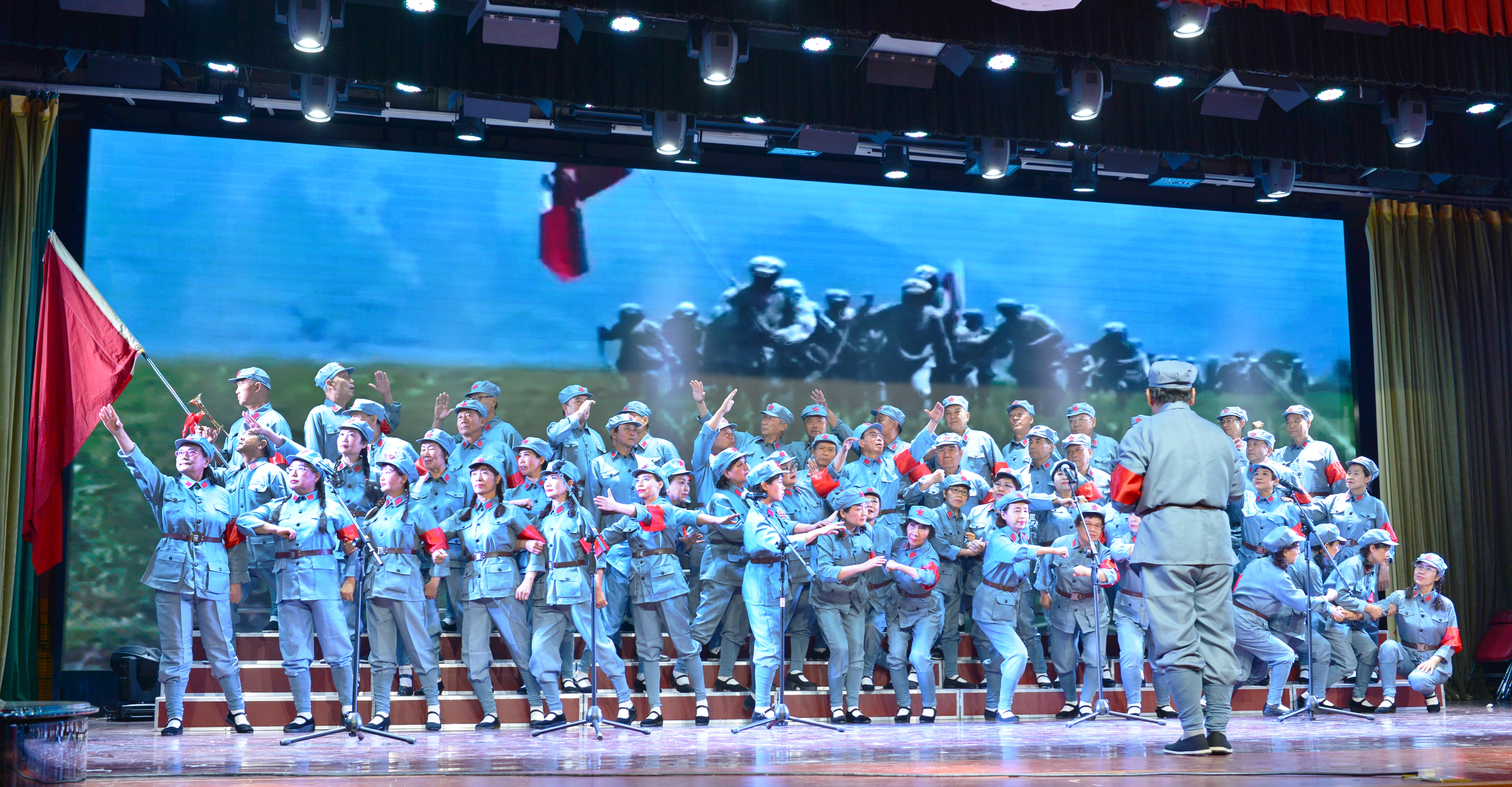 长征组歌《过雪山草地》《遵义会议放光辉》演唱：声乐表演3班 指导教师：王景