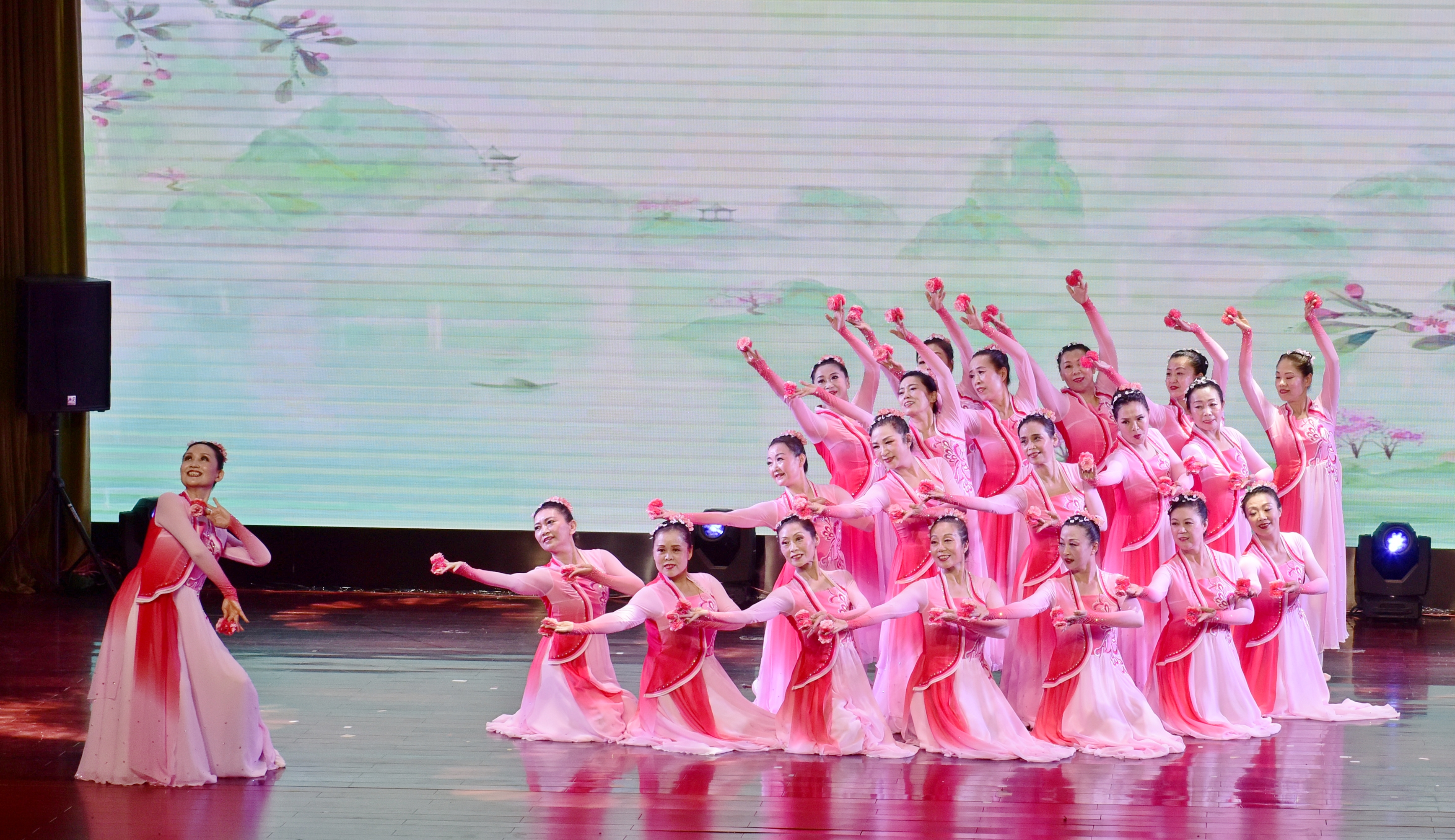 中国古典舞《细雨流光》表演：民族舞表演班